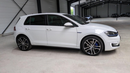 223795_p28 - VOLKSWAGEN - GOLF - 2016