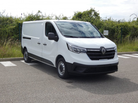 338670_p2 - RENAULT - TRAFIC - 2025