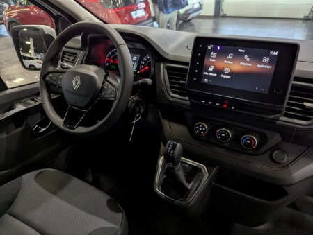 330012_p2 - RENAULT - TRAFIC - 2025