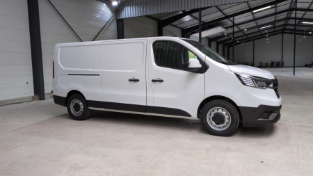 46358_p28 - RENAULT - TRAFIC - 2025