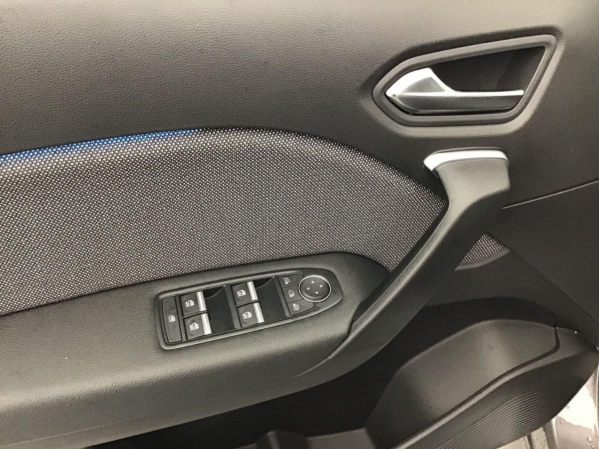 364272_p2 - RENAULT - CAPTUR - 2025 - photo 9