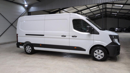 45683_p28 - RENAULT - MASTER - 2025
