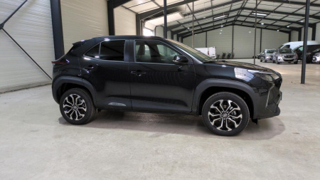 45968_p28 - TOYOTA - YARIS CROSS - 2025