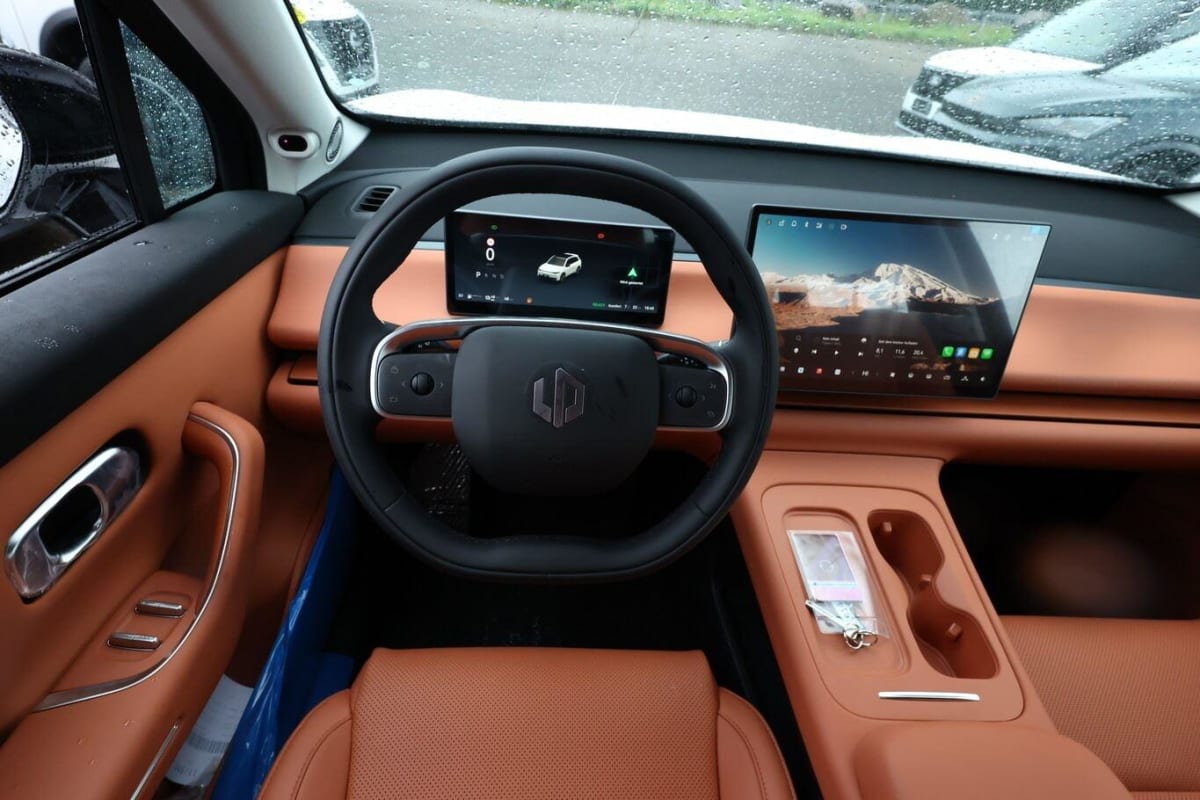 369690_p2 - LEAPMOTOR - C10 - 2025 - photo 9