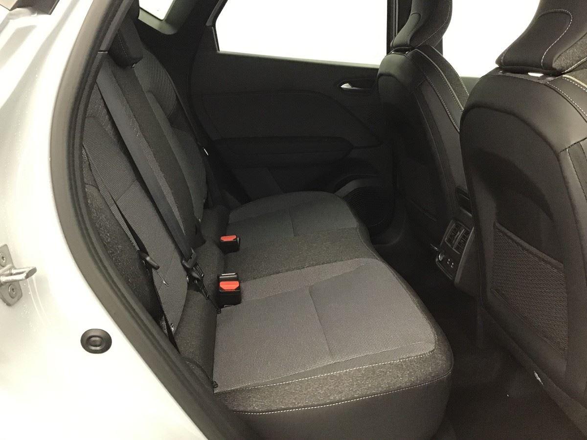 369828_p2 - RENAULT - CAPTUR - 2025 - photo 7