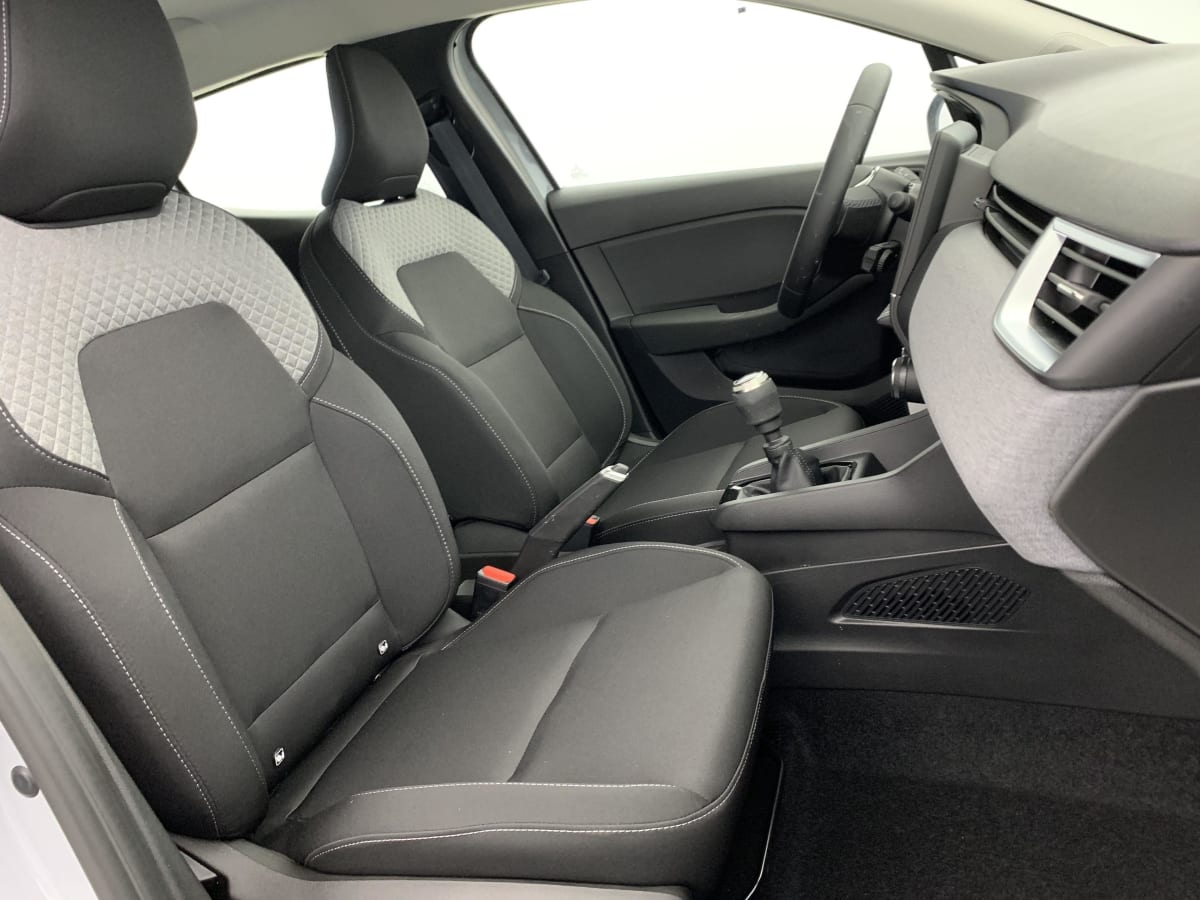 377472_p2 - RENAULT - CLIO 5 - 2025 - photo 9