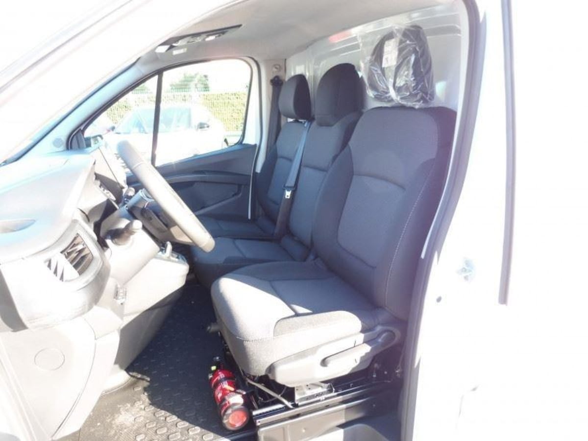 388051_p2 - RENAULT - TRAFIC - 2025 - photo 3