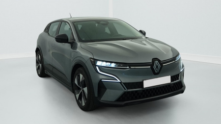 390721_p2 - RENAULT - MEGANE - 2022