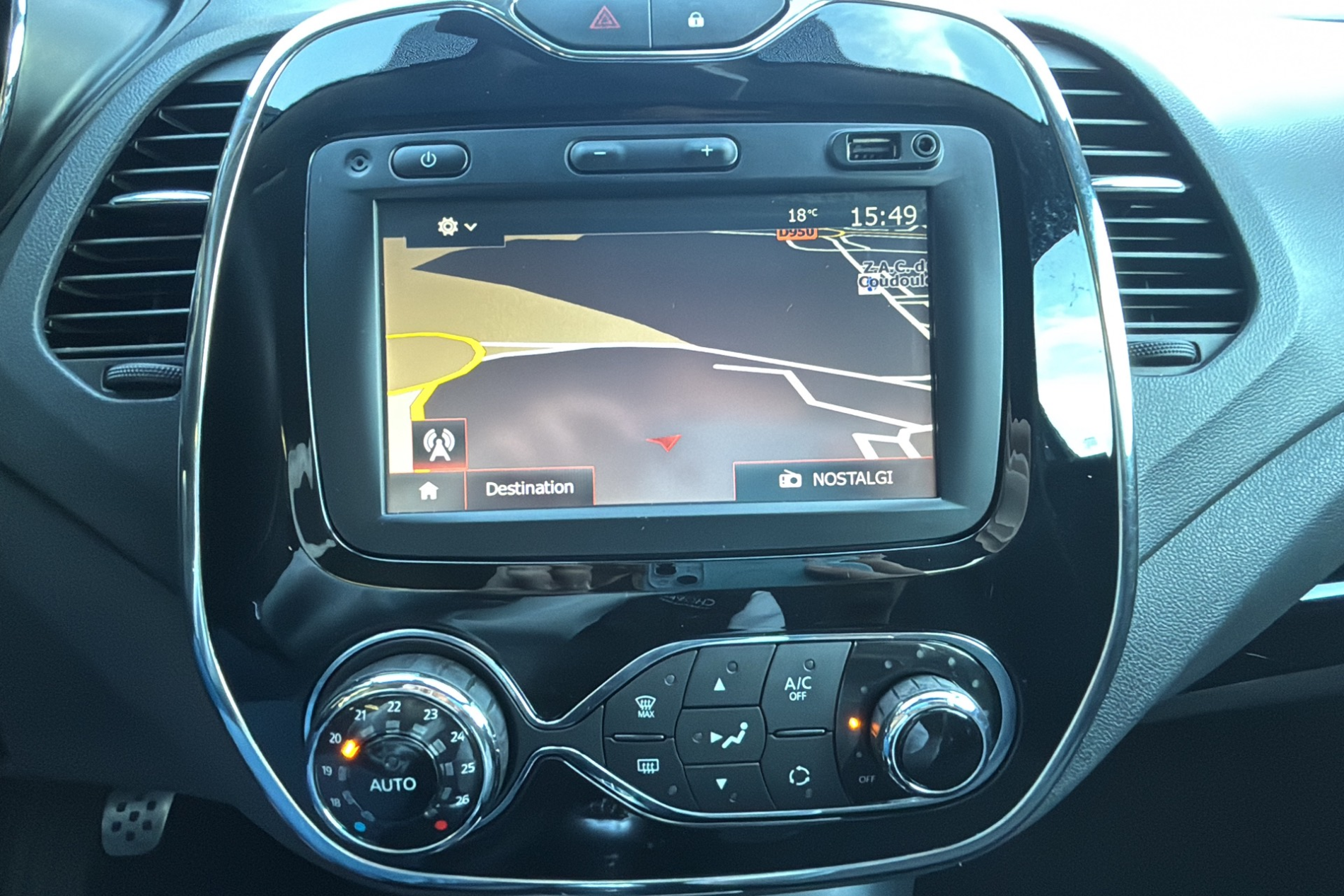 227654_p28 - RENAULT - CAPTUR - 2017 - photo 11
