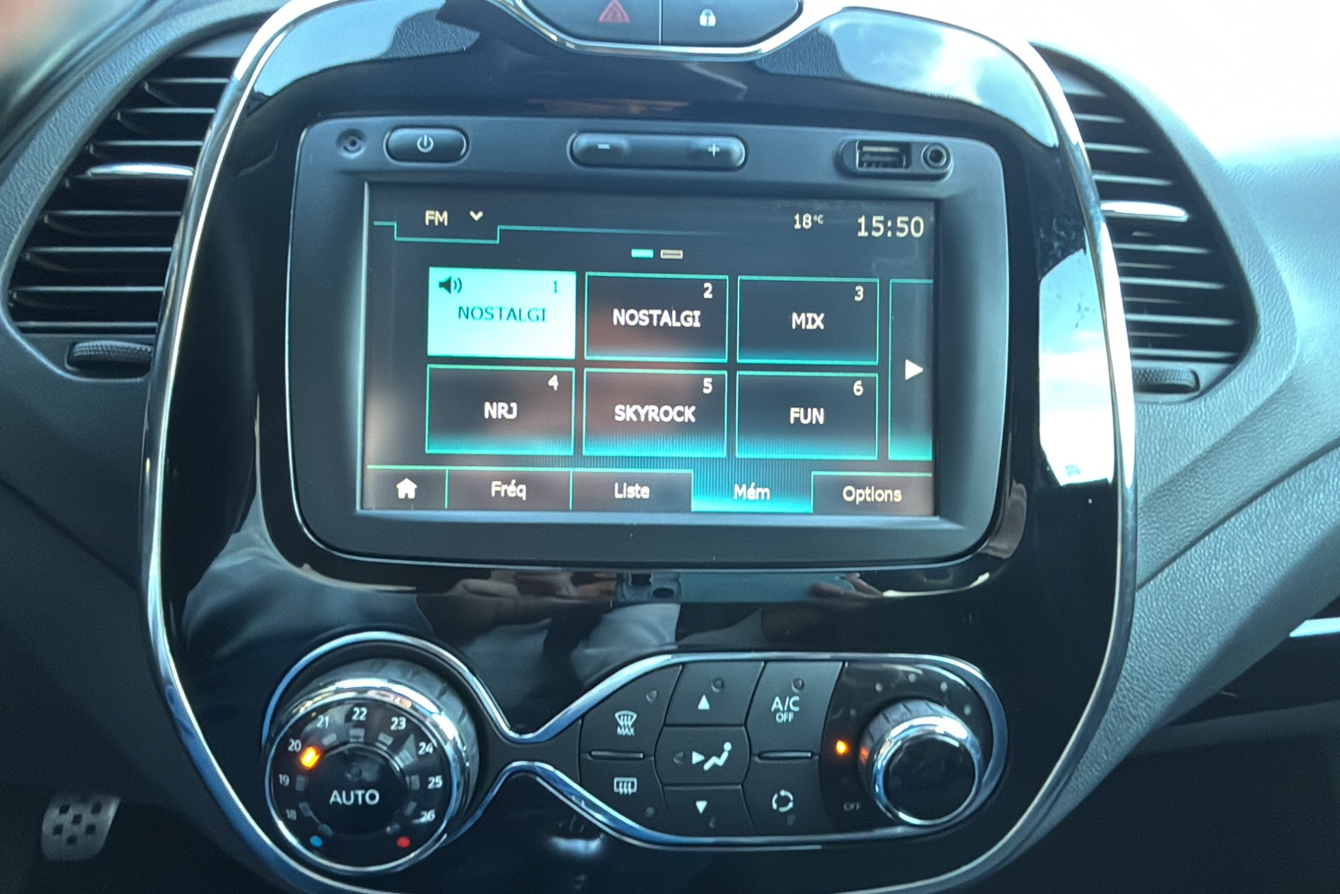 227654_p28 - RENAULT - CAPTUR - 2017 - photo 13
