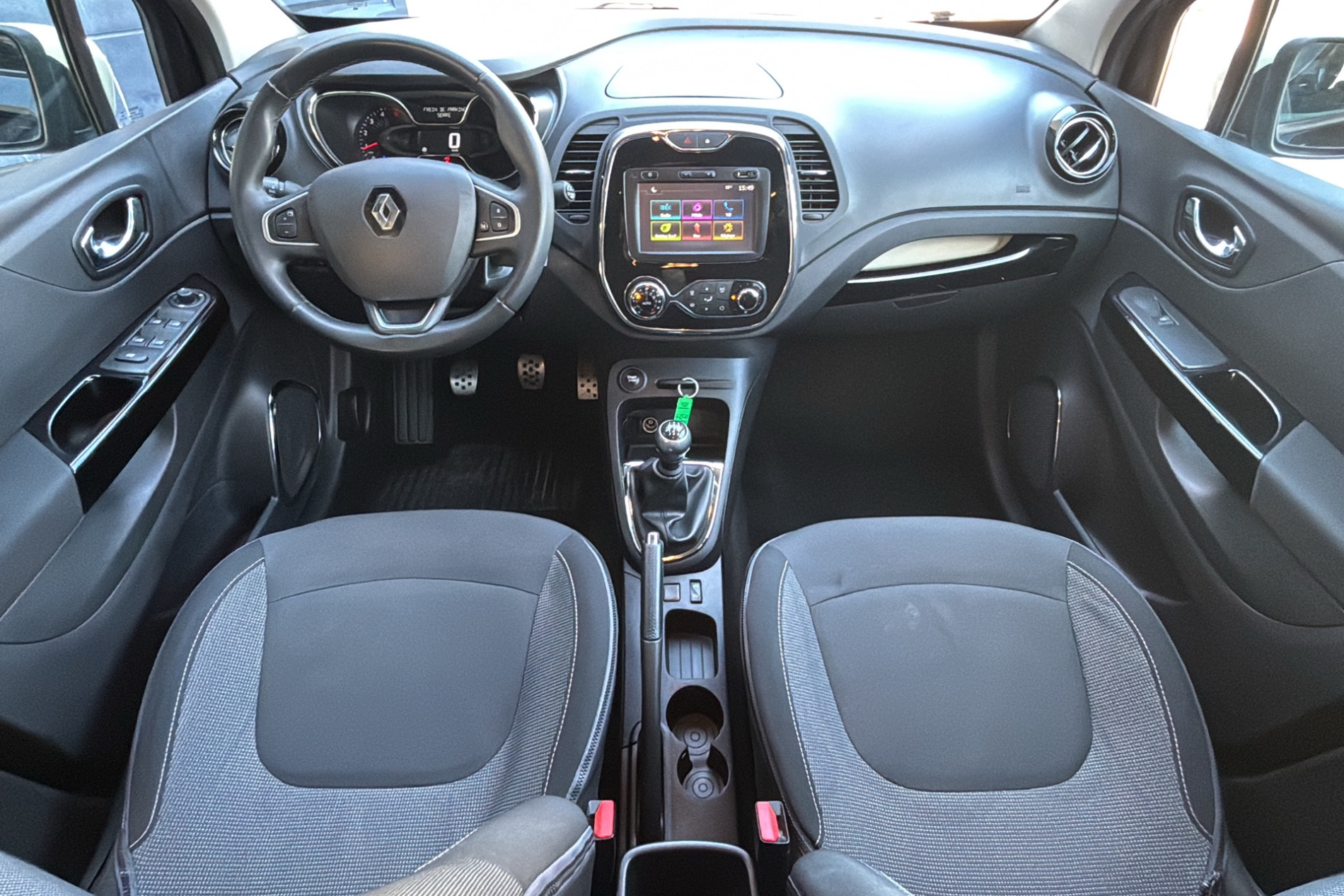 227654_p28 - RENAULT - CAPTUR - 2017 - photo 7