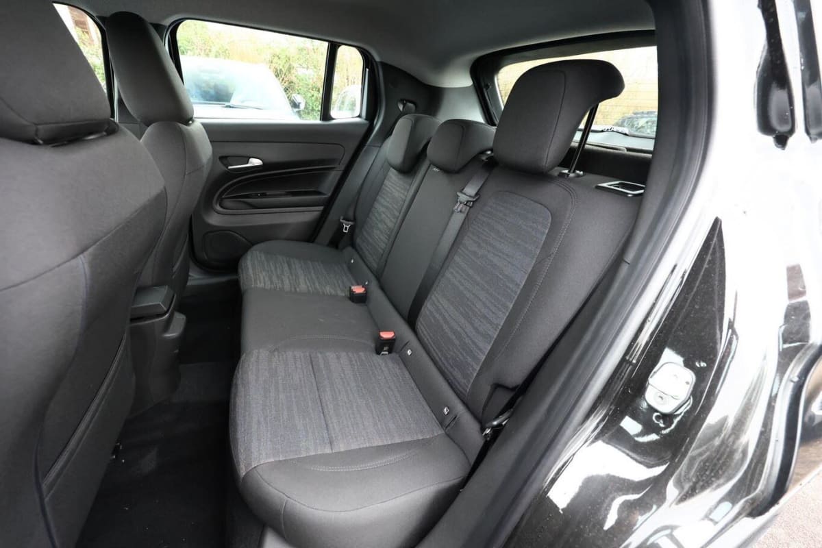 378400_p2 - JEEP - AVENGER - 2026 - photo 9