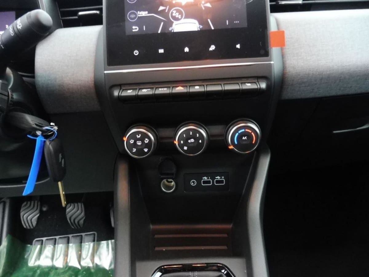 402061_p2 - RENAULT - CLIO - 2025 - photo 7