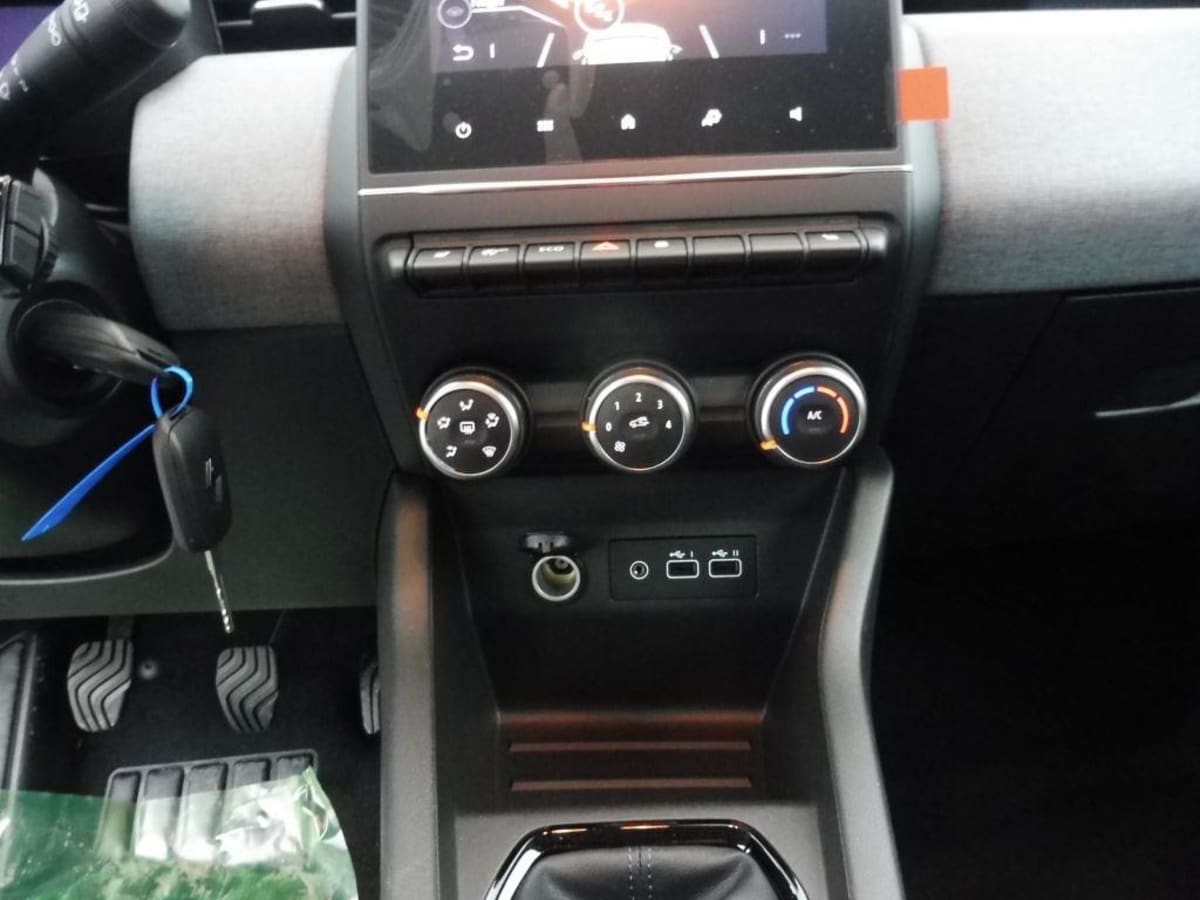402060_p2 - RENAULT - CLIO - 2025 - photo 7