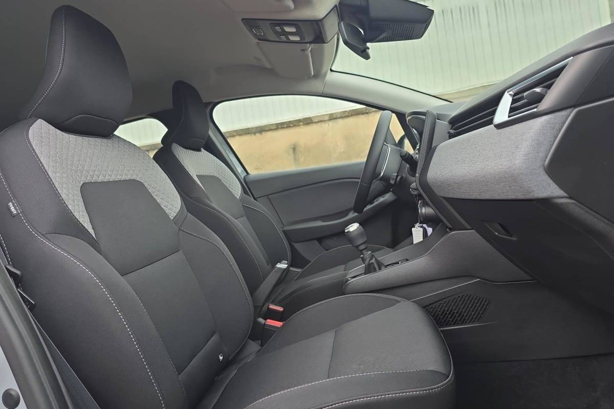 403285_p2 - RENAULT - CLIO 5 - 2025 - photo 9