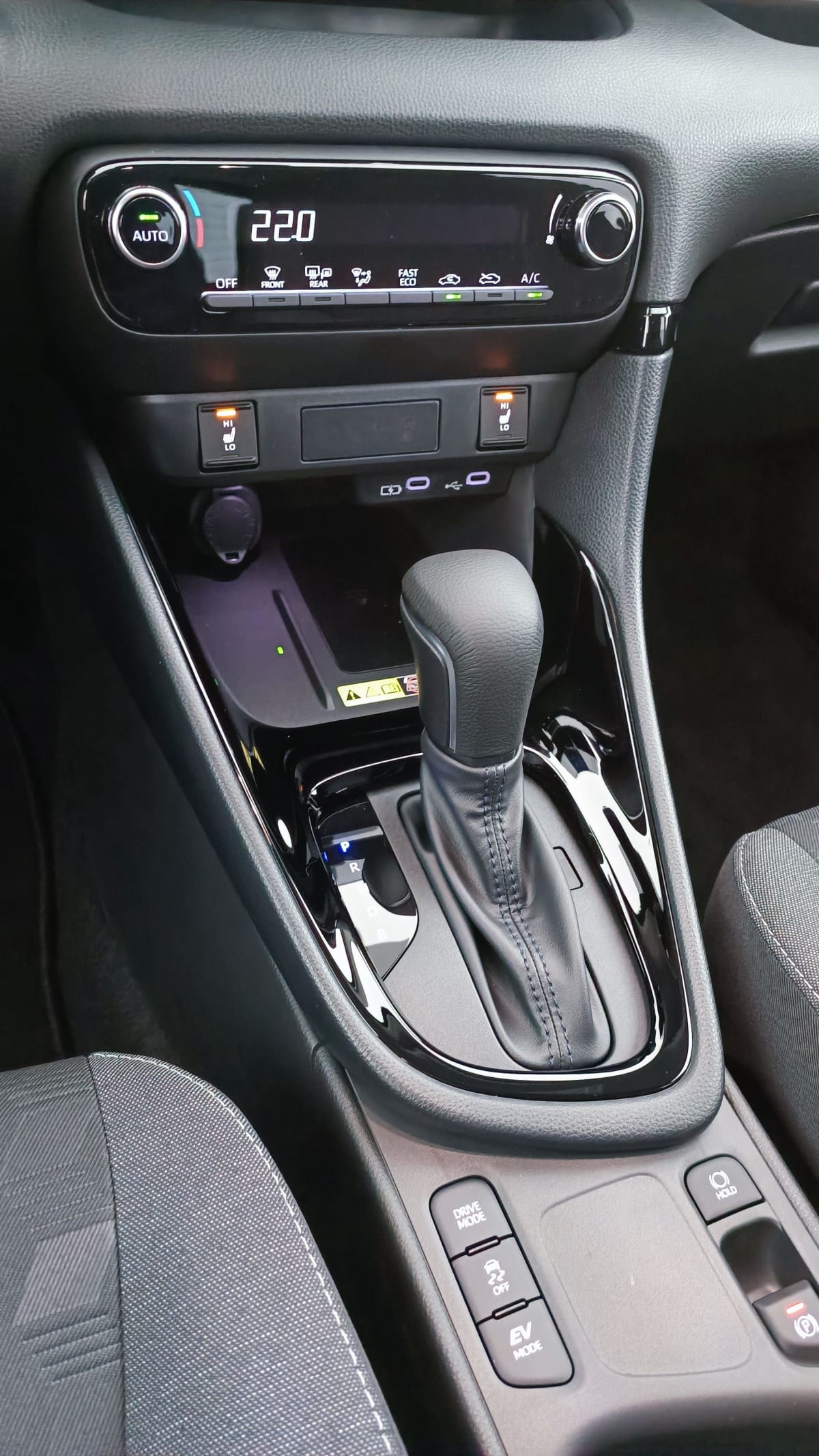 390738_p2 - TOYOTA - YARIS - 2026 - photo 5