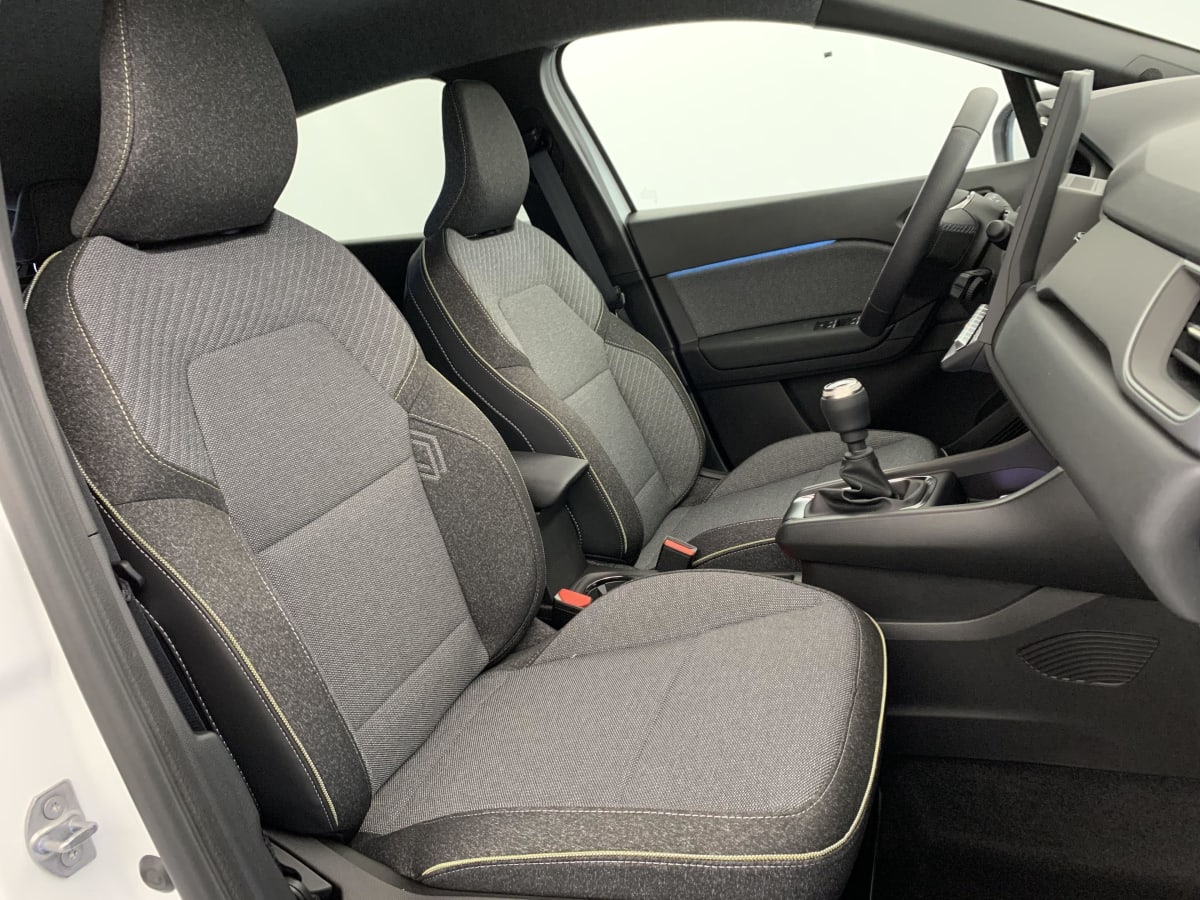 405242_p2 - RENAULT - CAPTUR - 2026 - photo 9