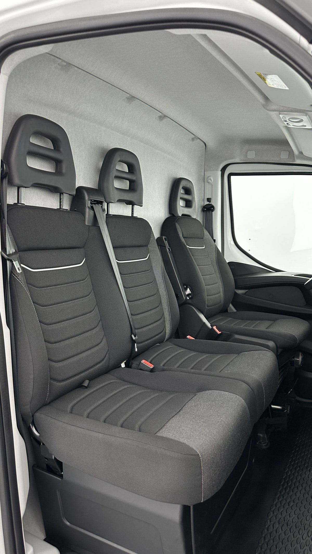 126037201_p2 - IVECO - DAILY - 2026 - photo 8