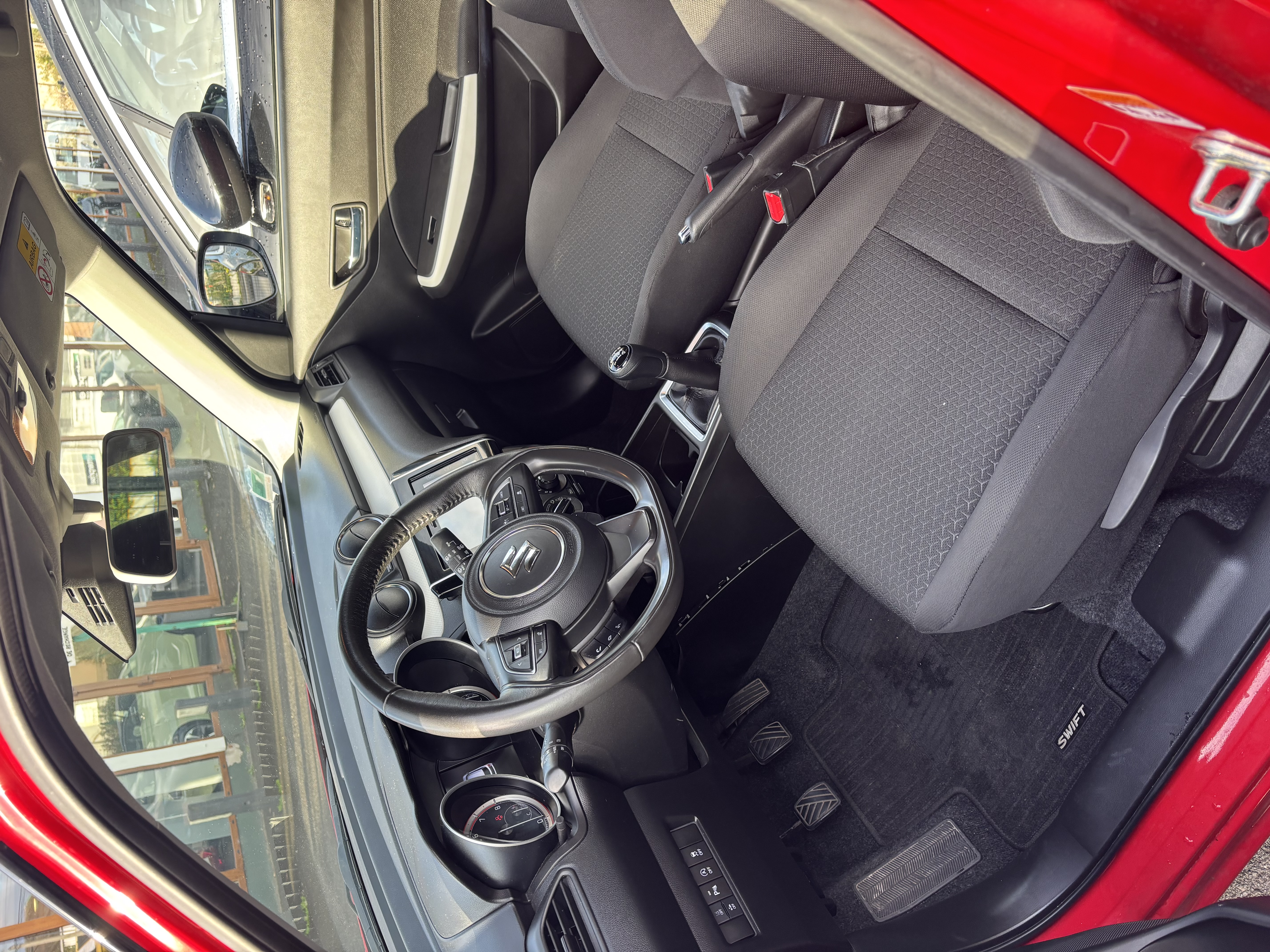 VOGR348B - SUZUKI - SWIFT - 2023 - photo 10