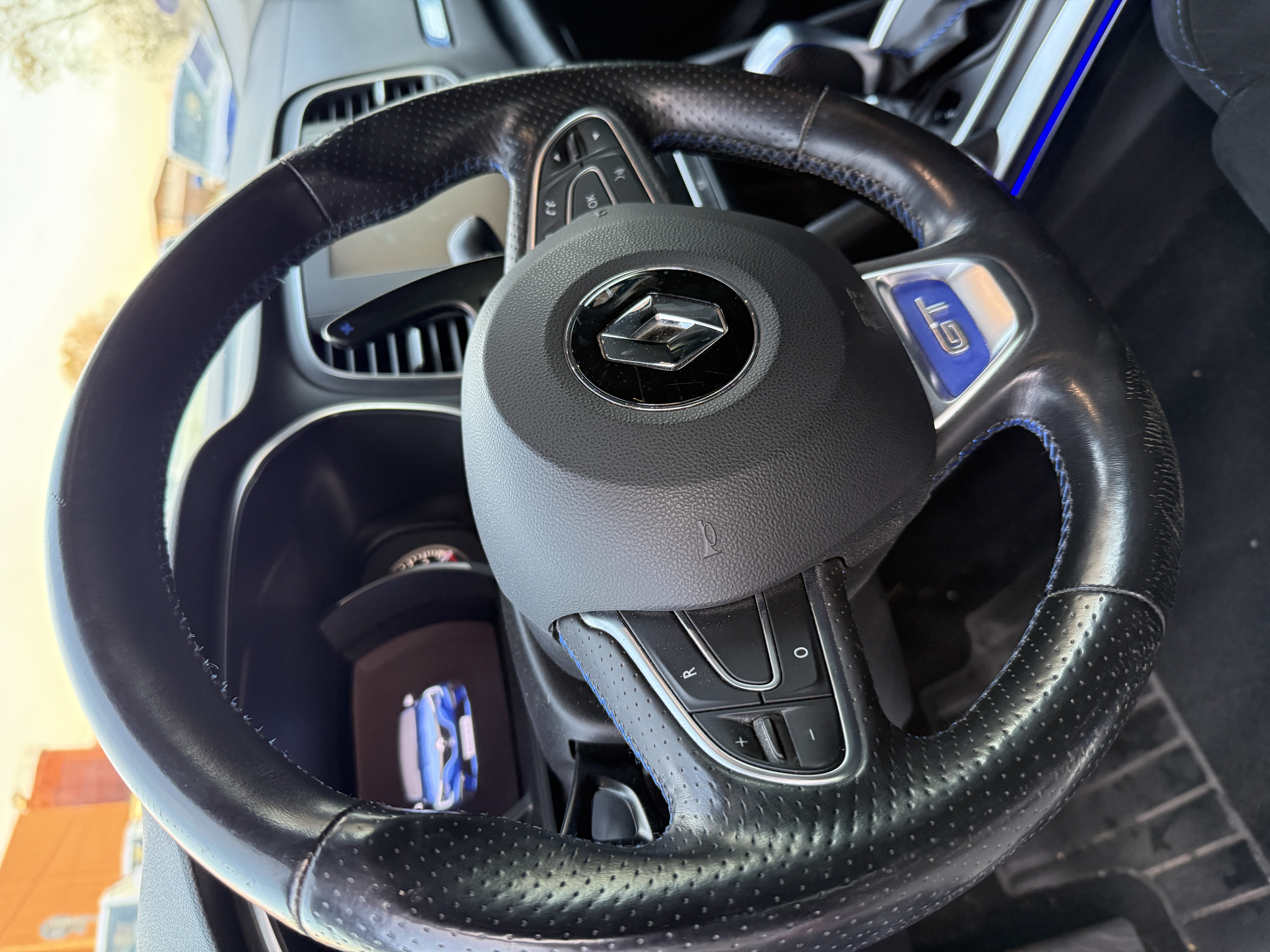 VO10584 - RENAULT - MEGANE - 2017 - photo 6