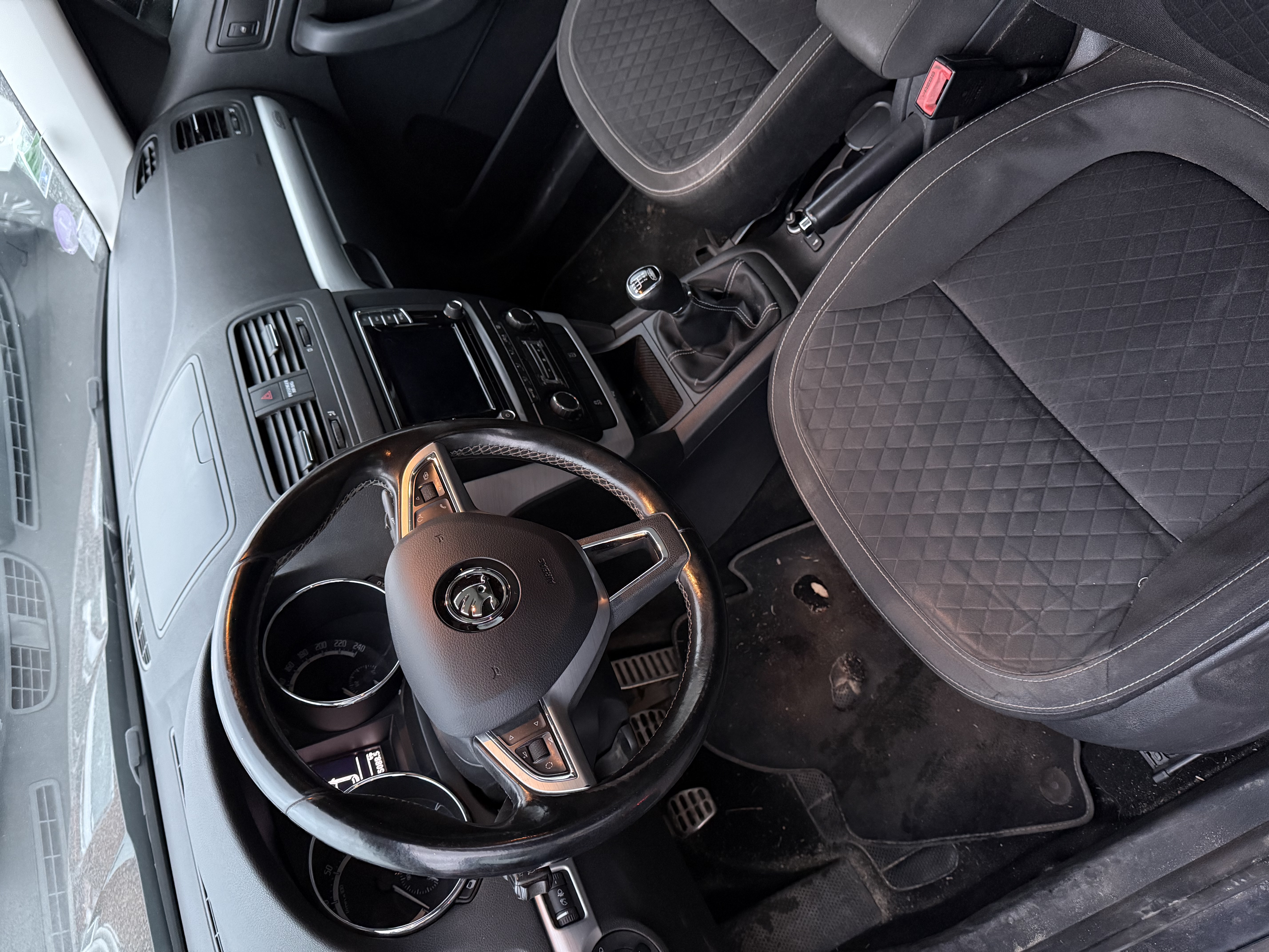 VO10602 - SKODA - YETI - 2015 - photo 4