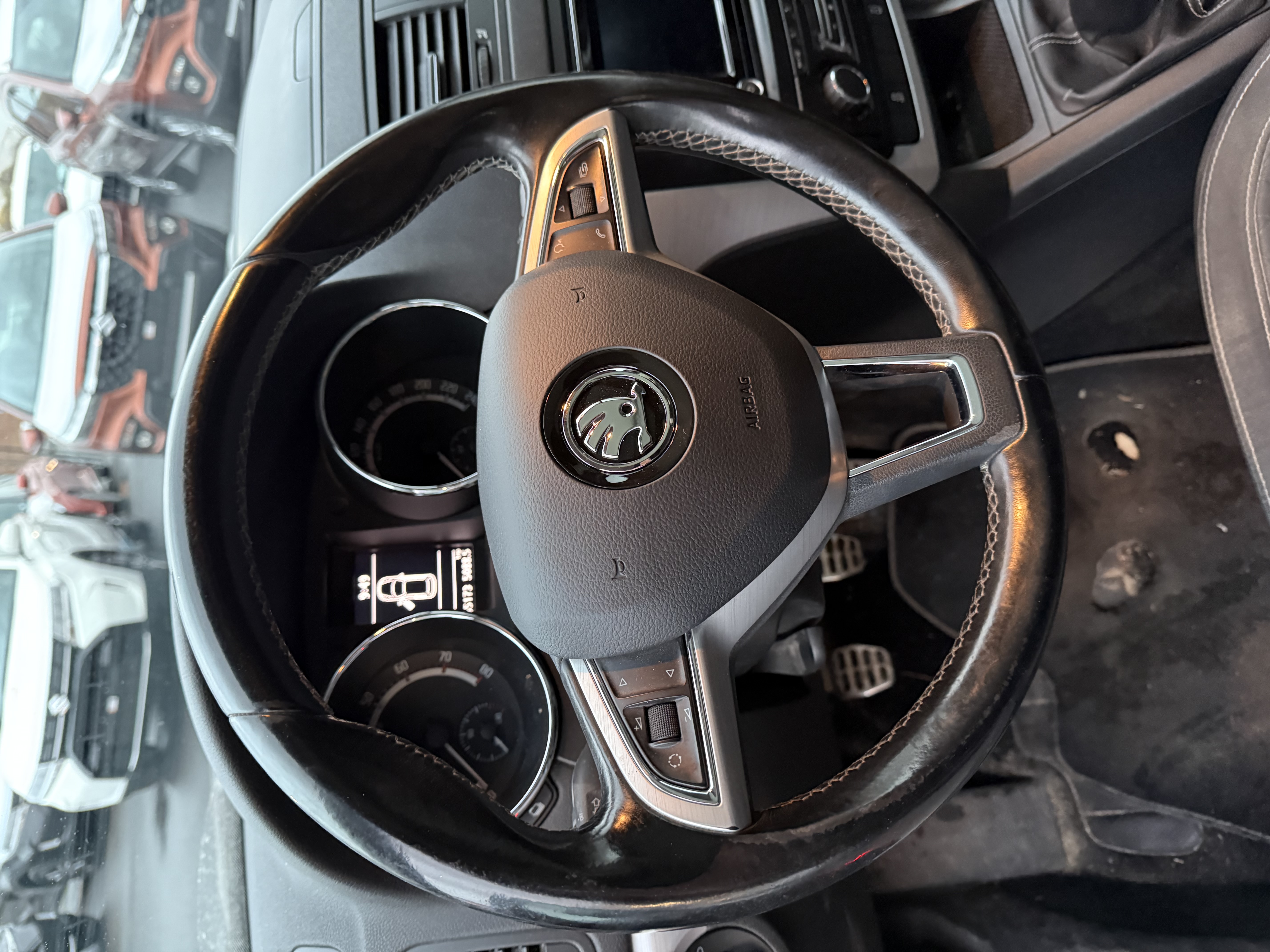 VO10602 - SKODA - YETI - 2015 - photo 5