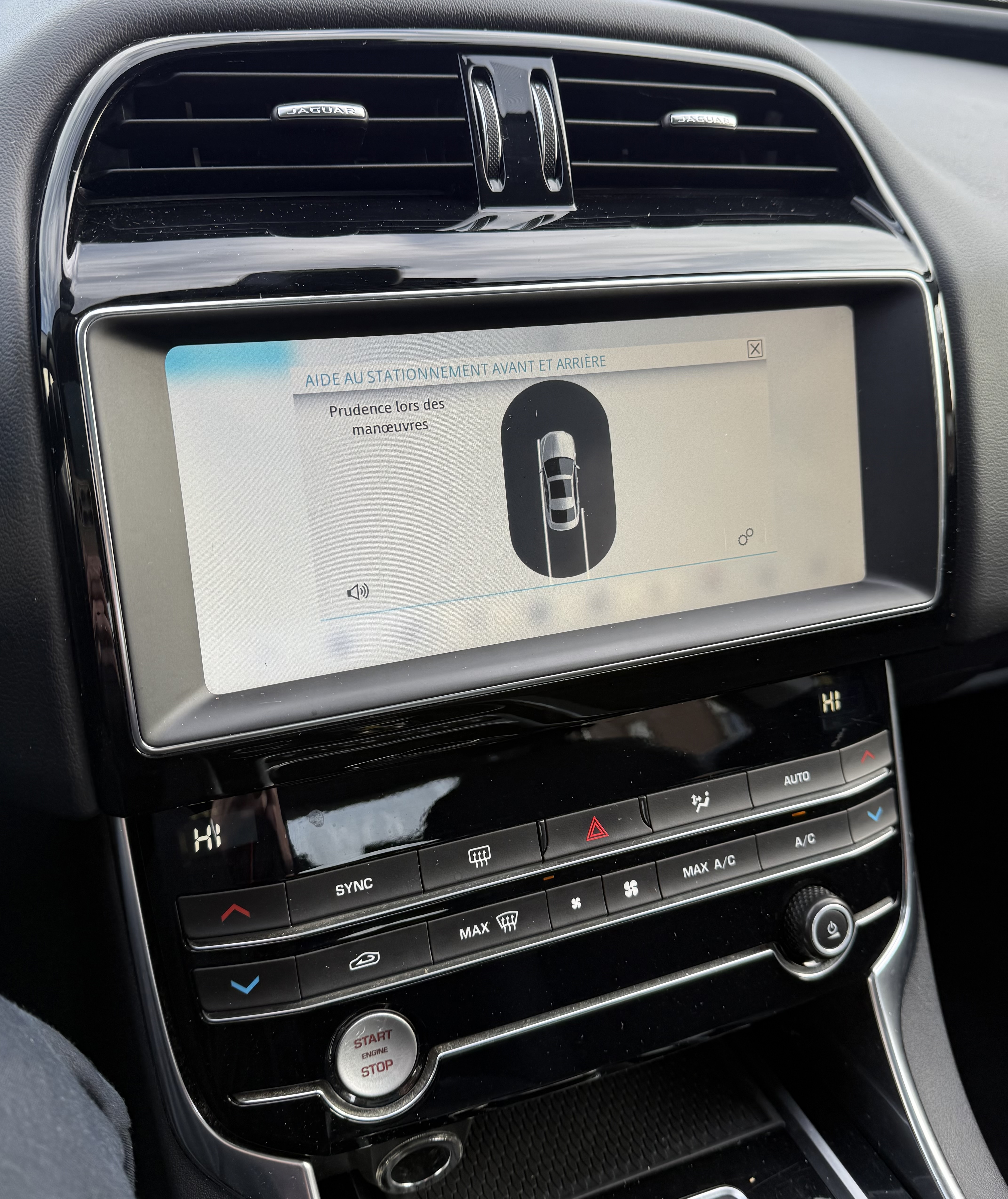 VO10605 - JAGUAR - XE - 2019 - photo 10