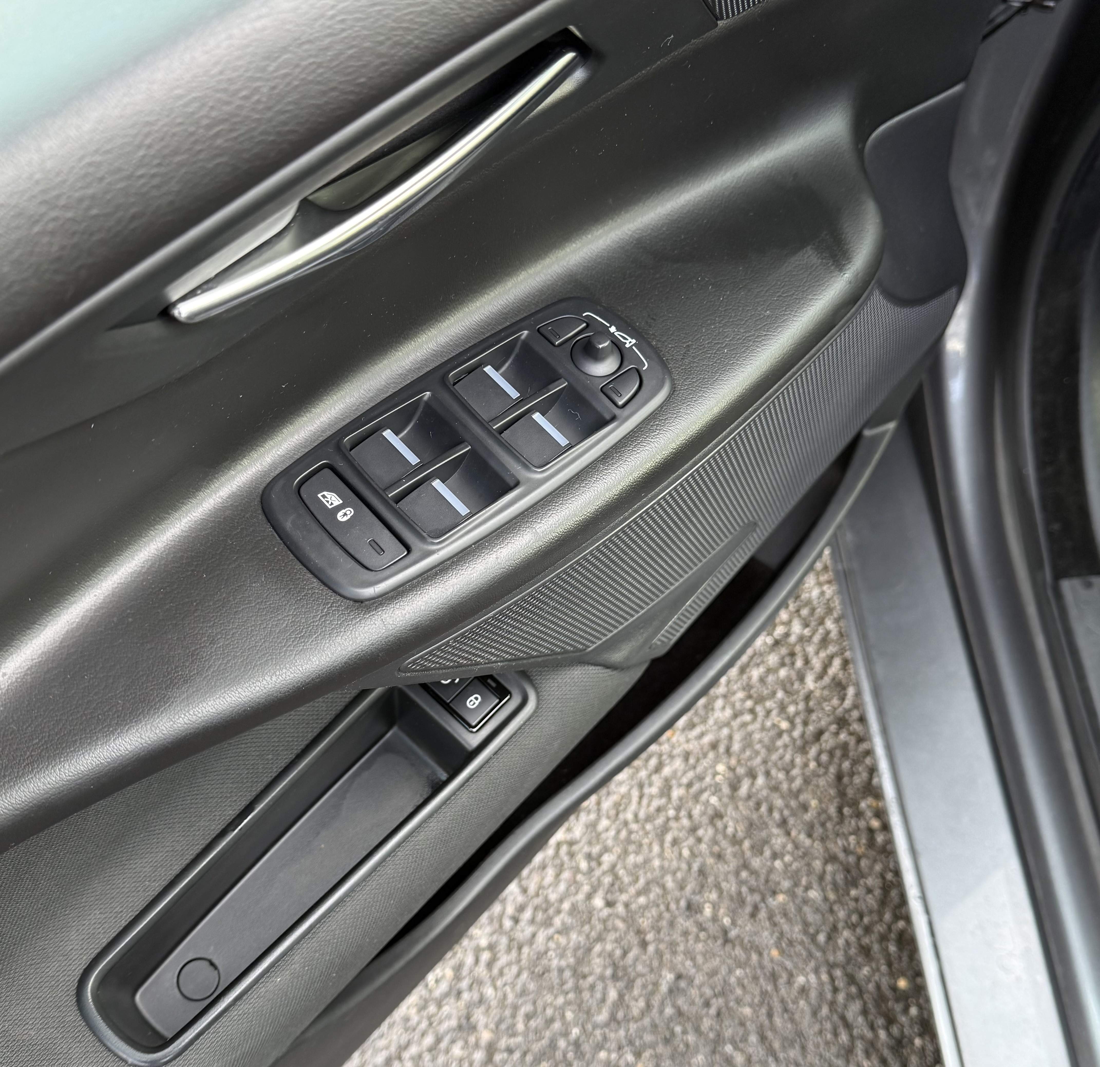 VO10605 - JAGUAR - XE - 2019 - photo 13