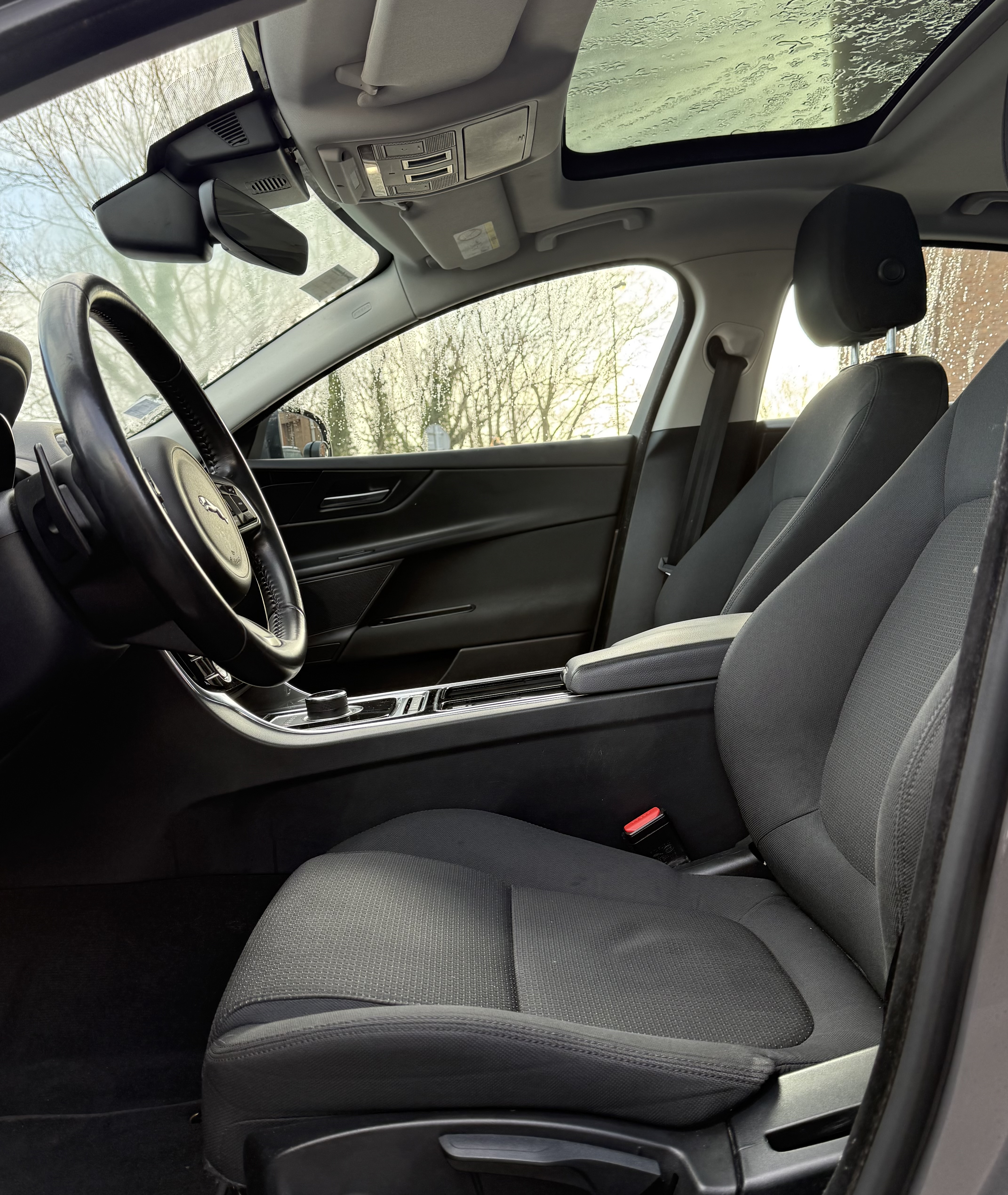 VO10605 - JAGUAR - XE - 2019 - photo 15