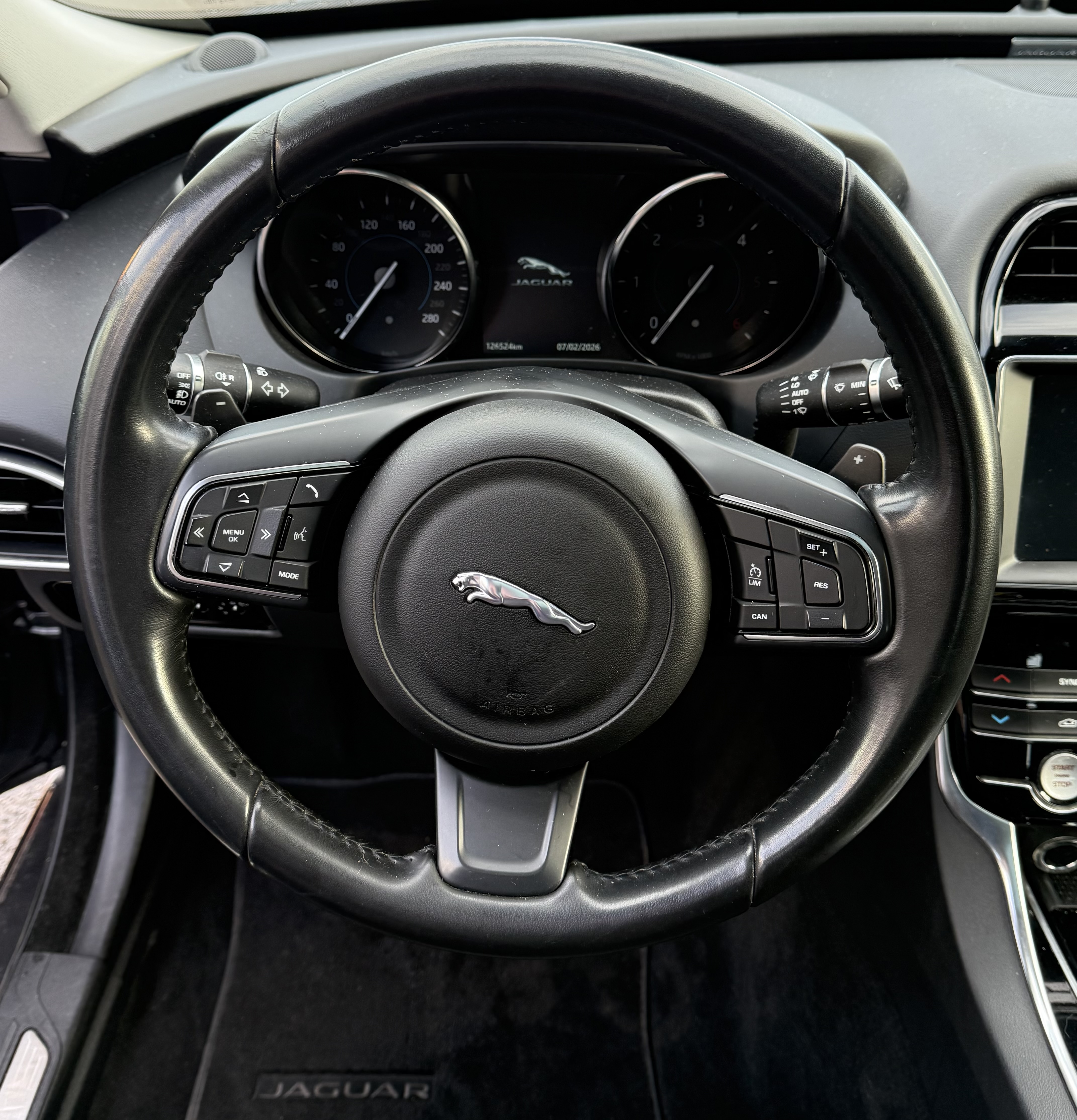 VO10605 - JAGUAR - XE - 2019 - photo 5
