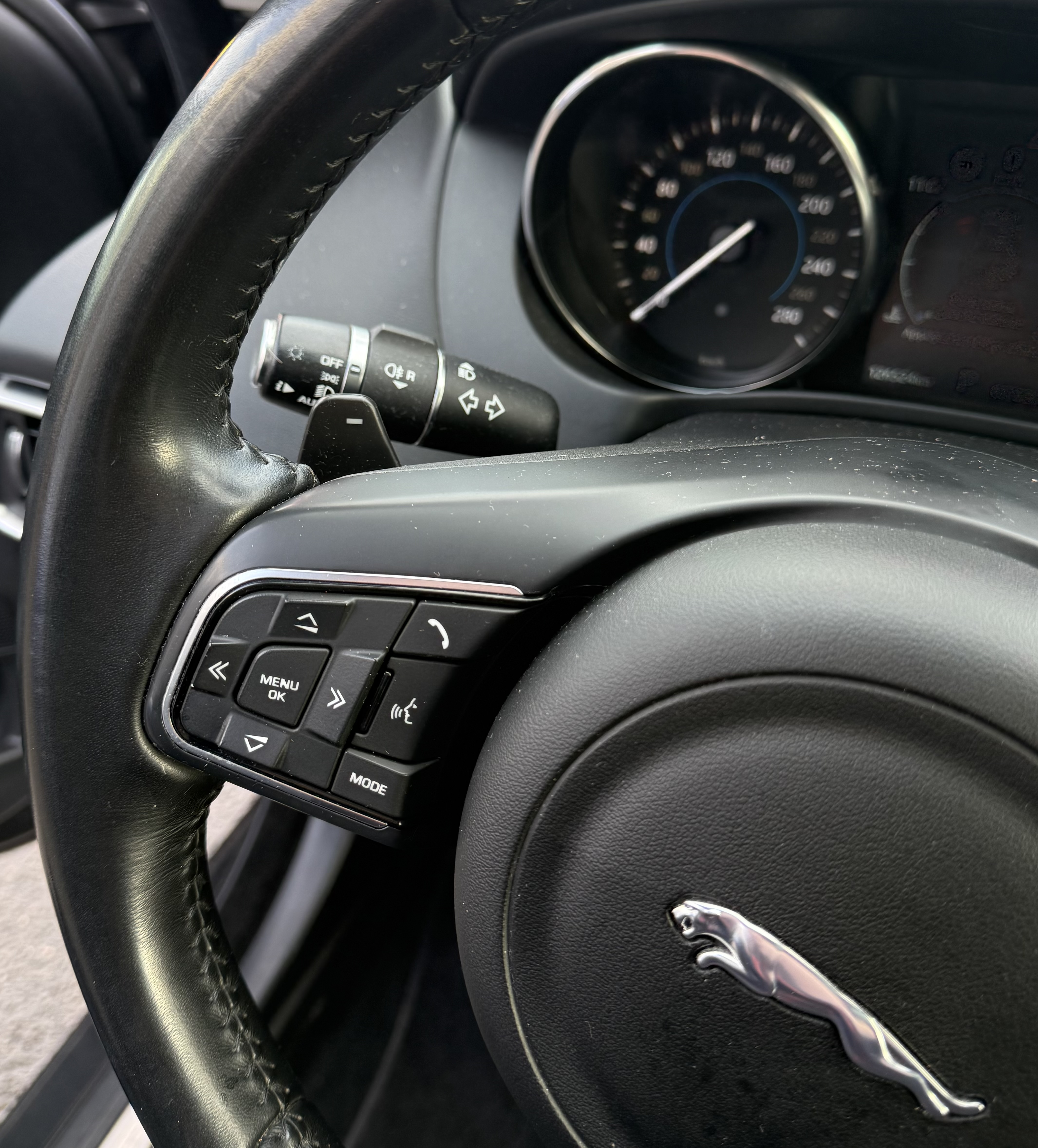 VO10605 - JAGUAR - XE - 2019 - photo 7