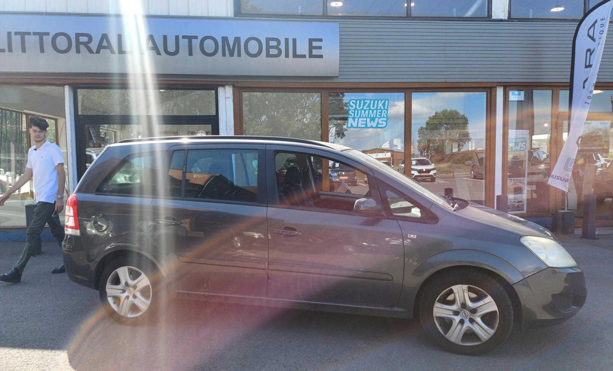 VO10718 - OPEL - ZAFIRA - 2010 - photo 2