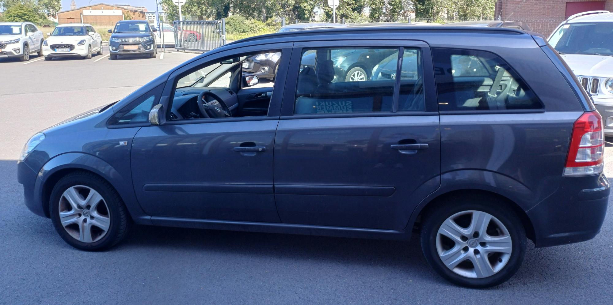 VO10718 - OPEL - ZAFIRA - 2010 - photo 3