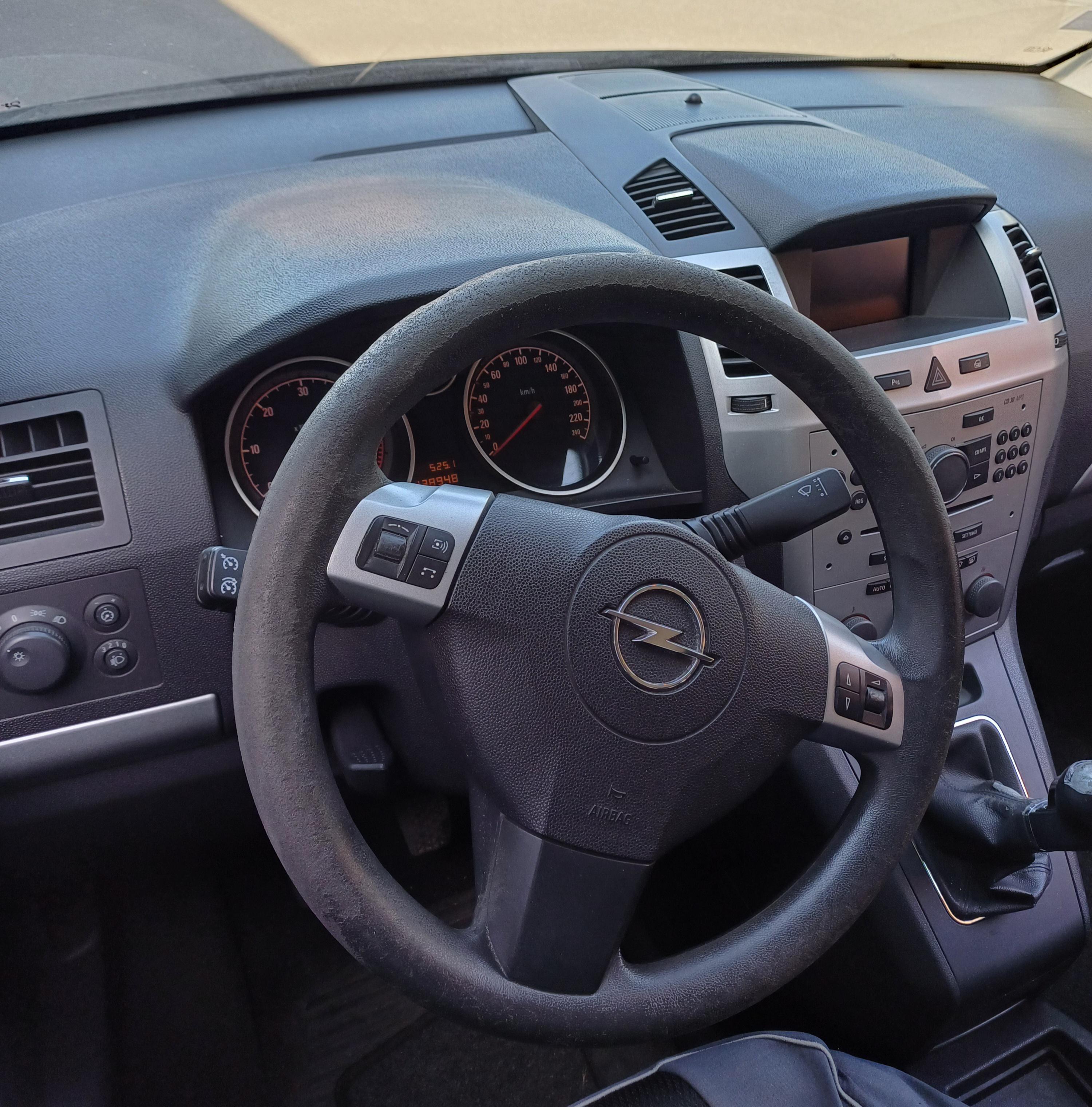 VO10718 - OPEL - ZAFIRA - 2010 - photo 4