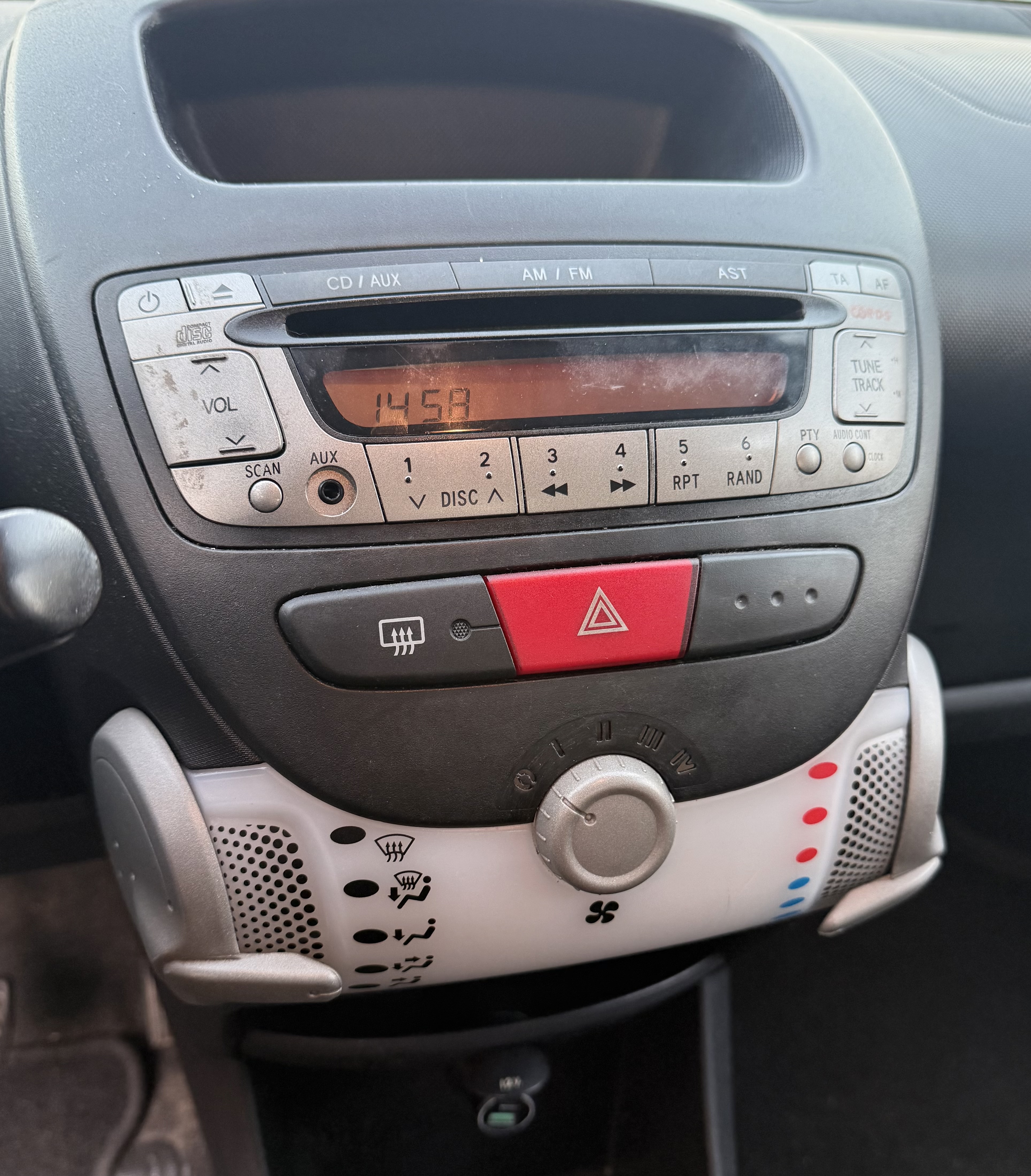 VODERCHL - TOYOTA - AYGO - 2014 - photo 8